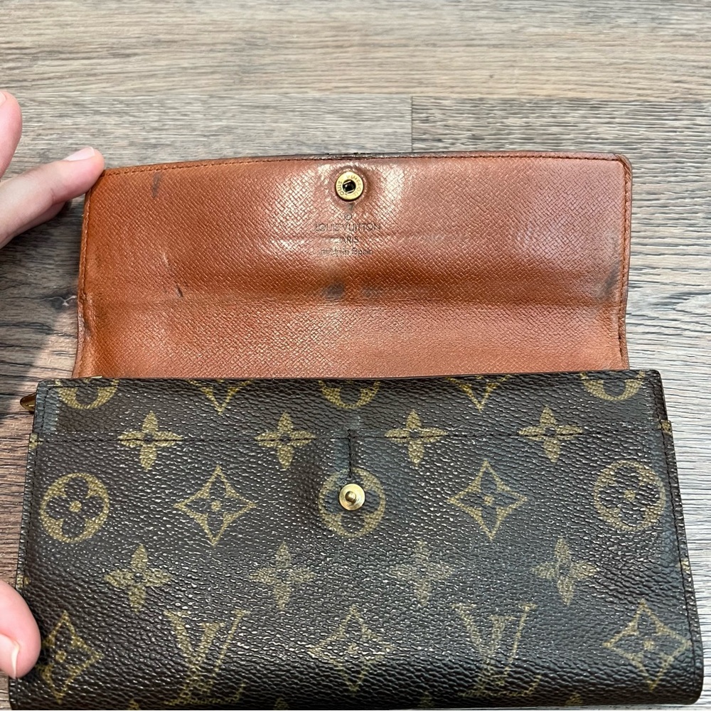 Louis Vuitton Sarah Wallet Monogram Canvas - Picture 5 of 9